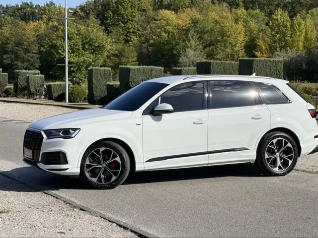 Audi Q7 - фото 3