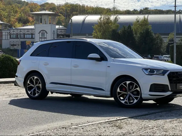 Audi Q7 - фото 5