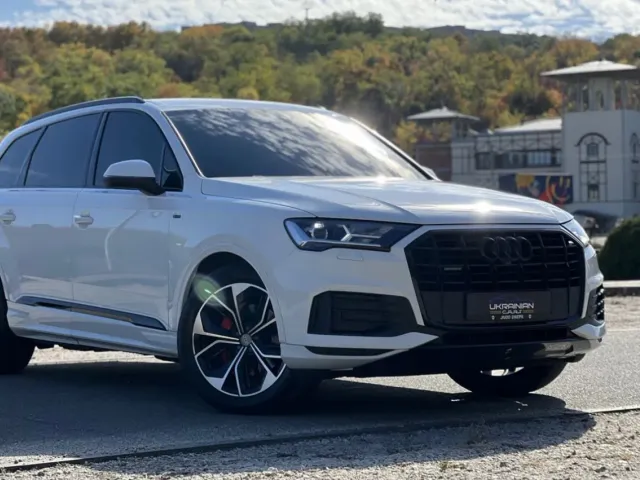 Audi Q7 - фото 4
