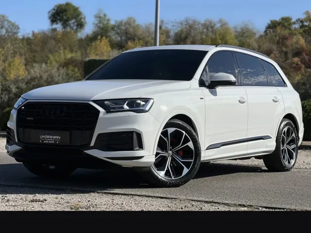 Audi Q7 - фото 1