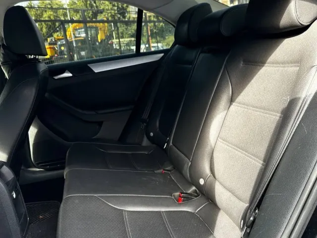 Volkswagen Jetta - фото 5