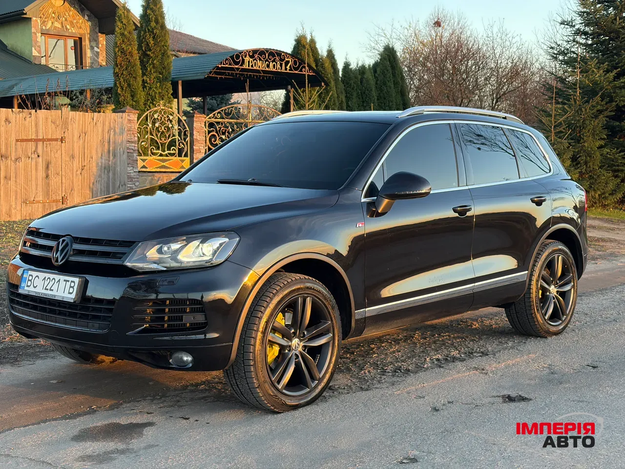 Volkswagen Touareg - фото 2