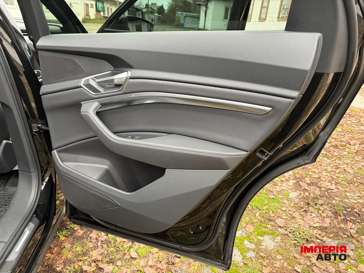 Audi e-tron - фото 17