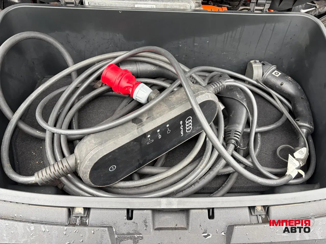 Audi e-tron - фото 28