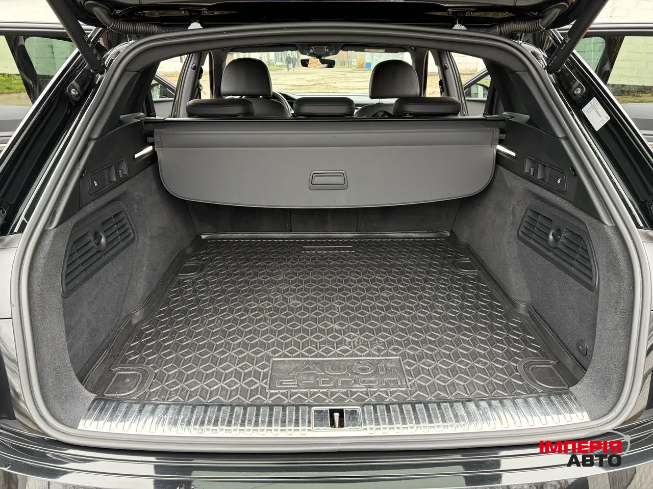 Audi e-tron - фото 19