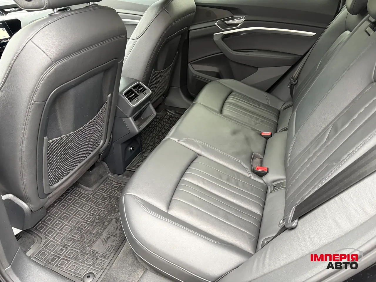 Audi e-tron - фото 12