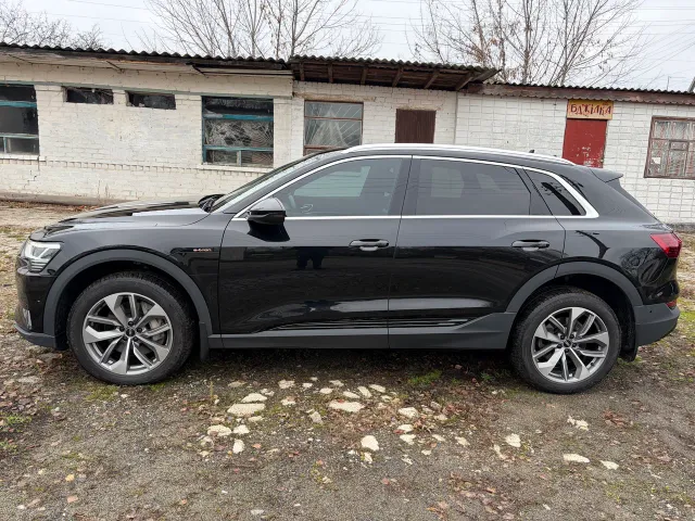 Audi e-tron - фото 2