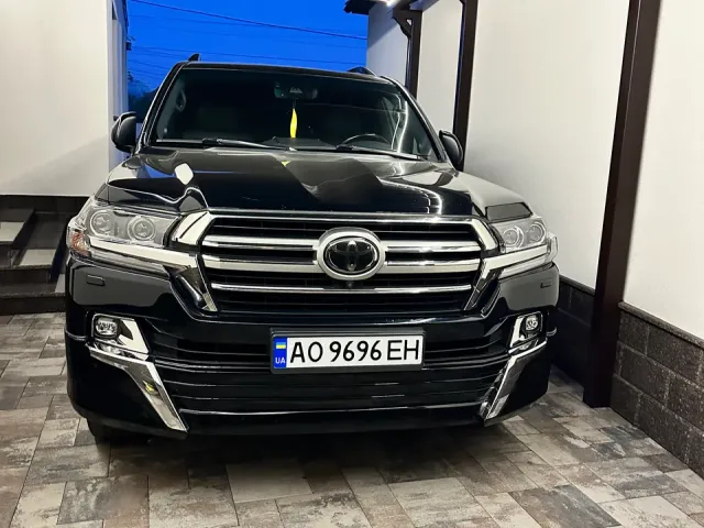Toyota Land Cruiser - фото 1