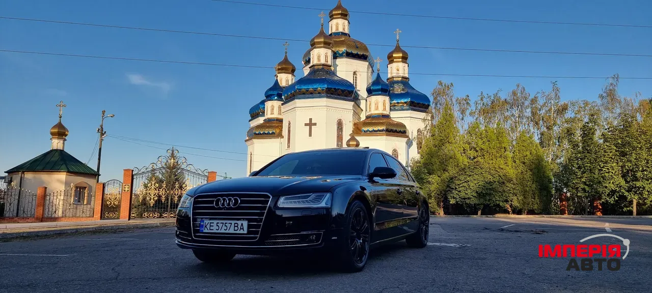 Audi A8 - фото 1