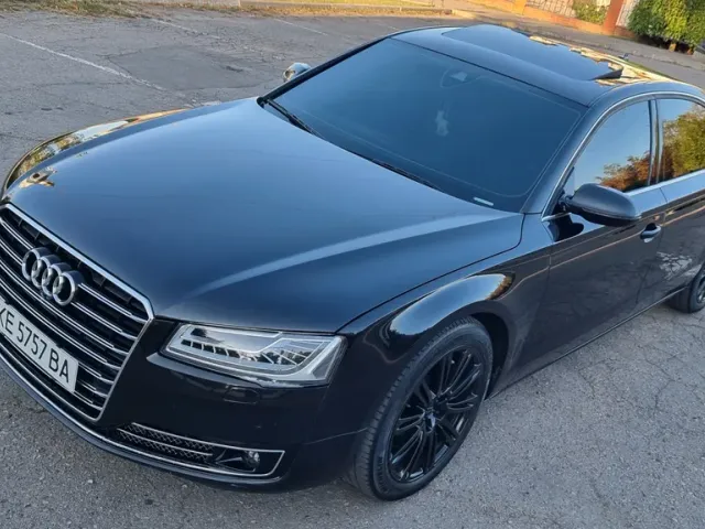 Audi A8 - фото 1