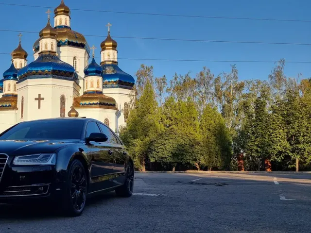 Audi A8 - фото 2