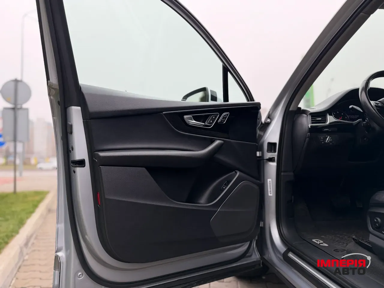 Audi Q7 - фото 32