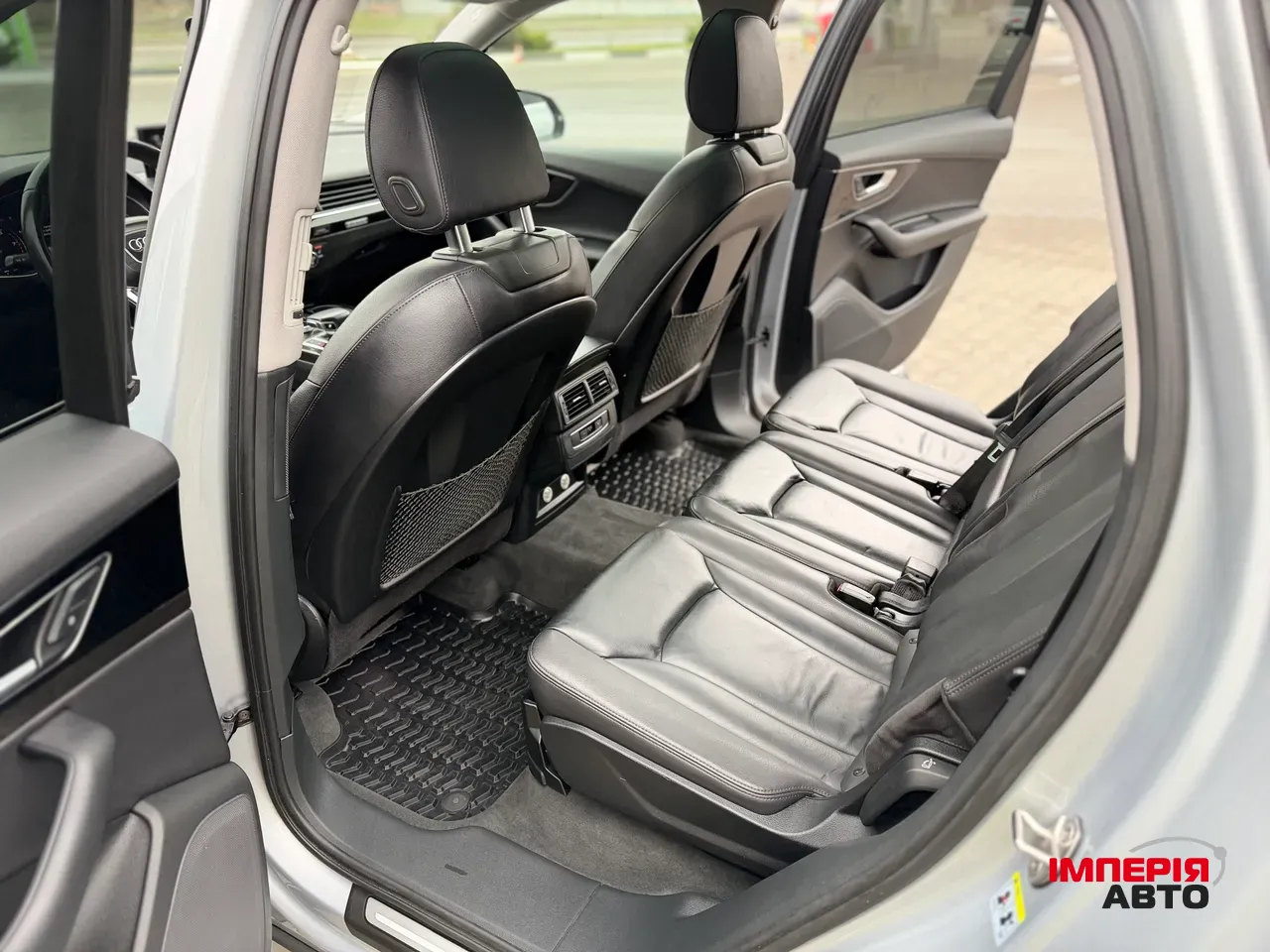 Audi Q7 - фото 28