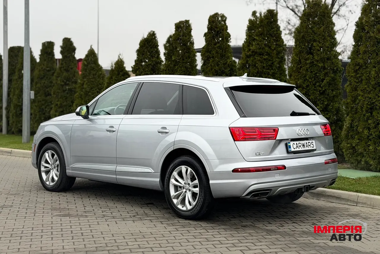 Audi Q7 - фото 11