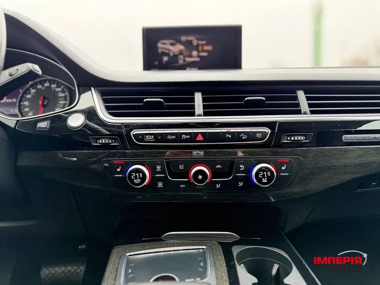 Audi Q7 - фото 37