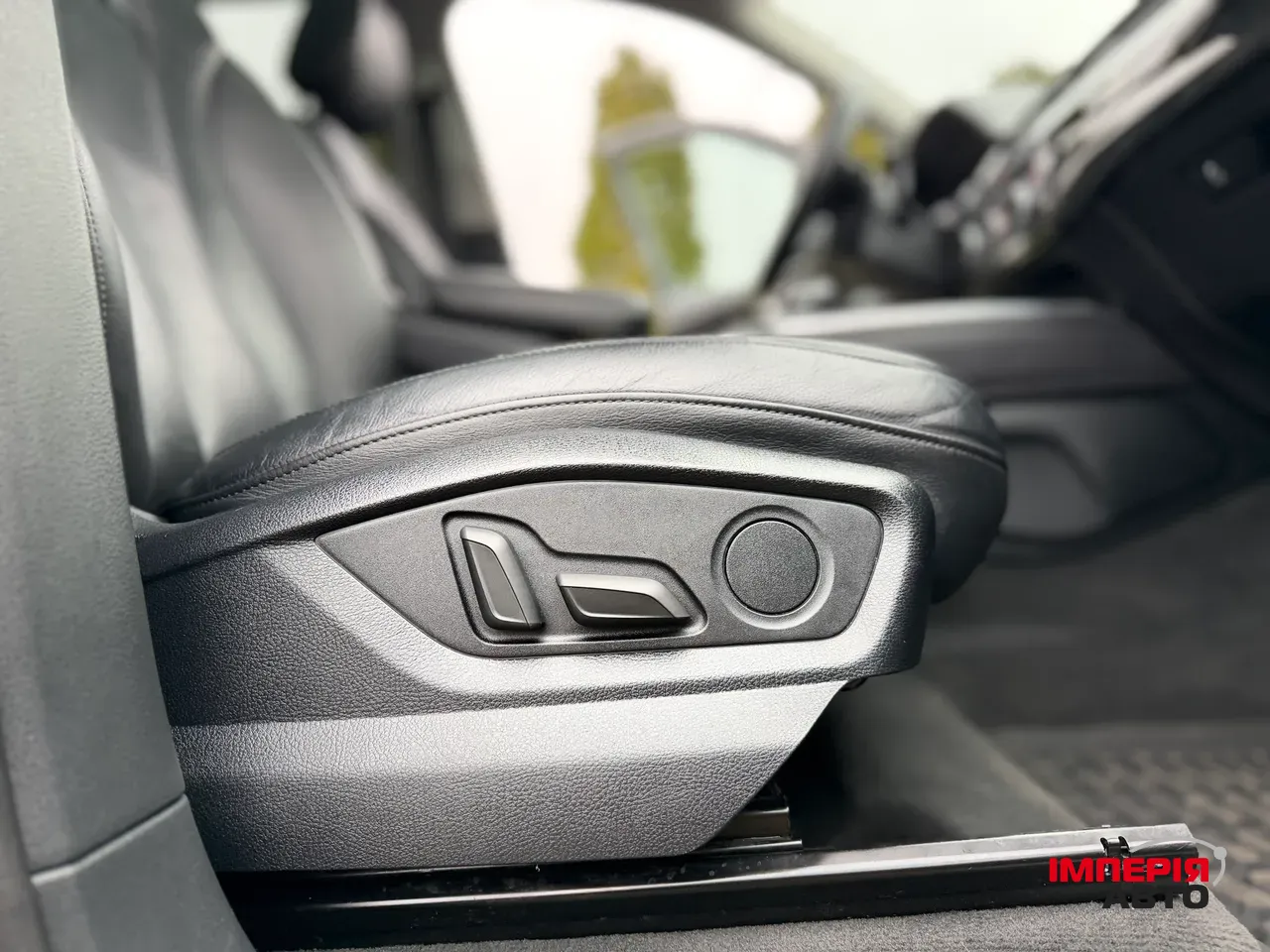 Audi Q7 - фото 30