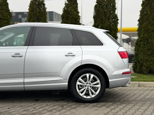 Audi Q7 - фото 4
