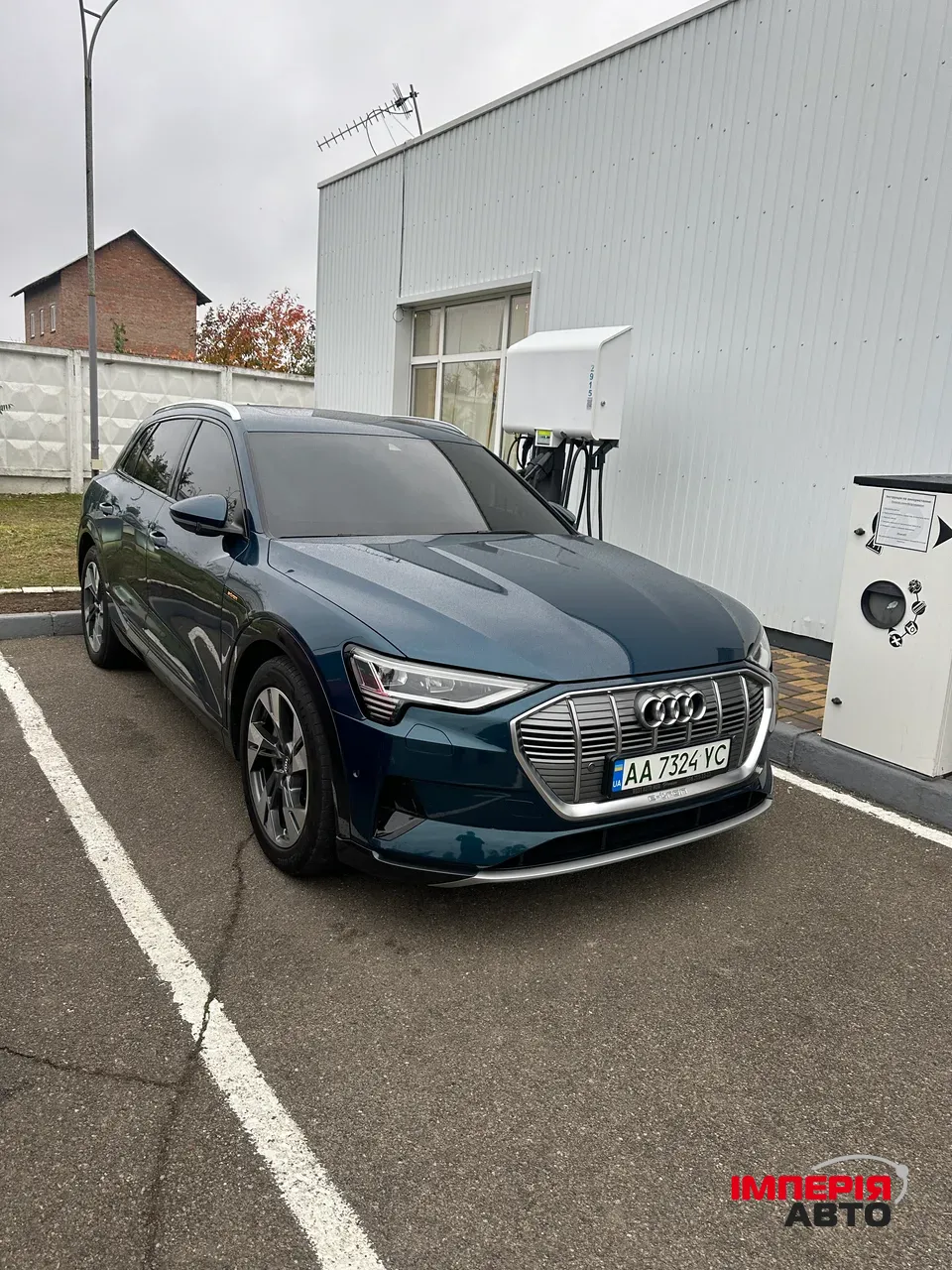 Audi e-tron - фото 1