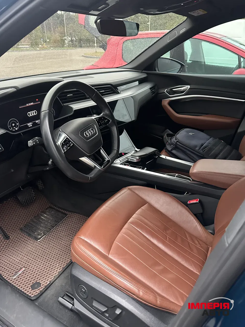 Audi e-tron - фото 5