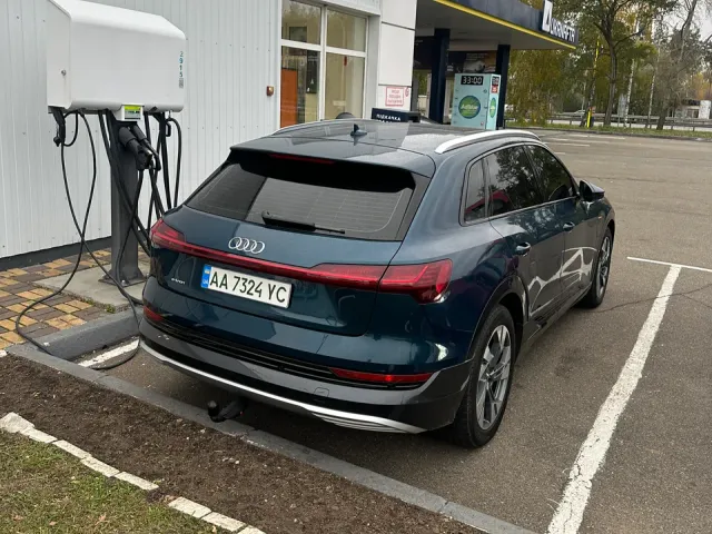 Audi e-tron - фото 2