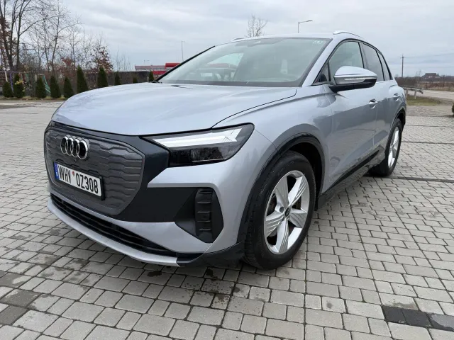 Audi Q4 e-tron - фото 1