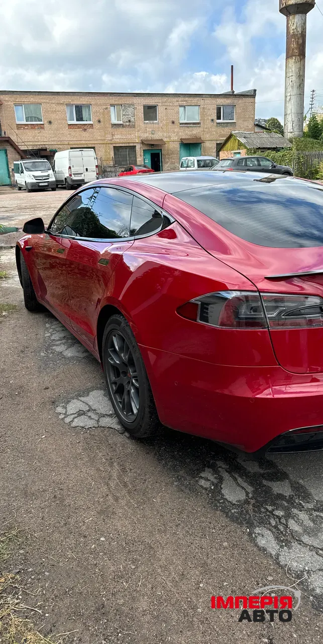 Tesla Model S - фото 1