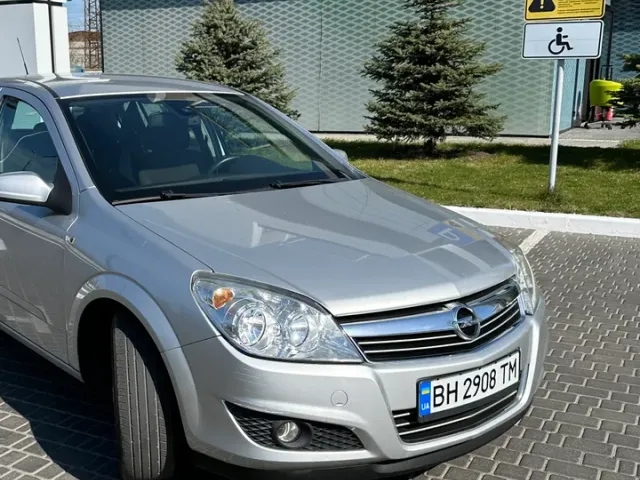 Opel Astra - фото 1