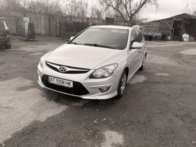 Hyundai i30 - фото 1