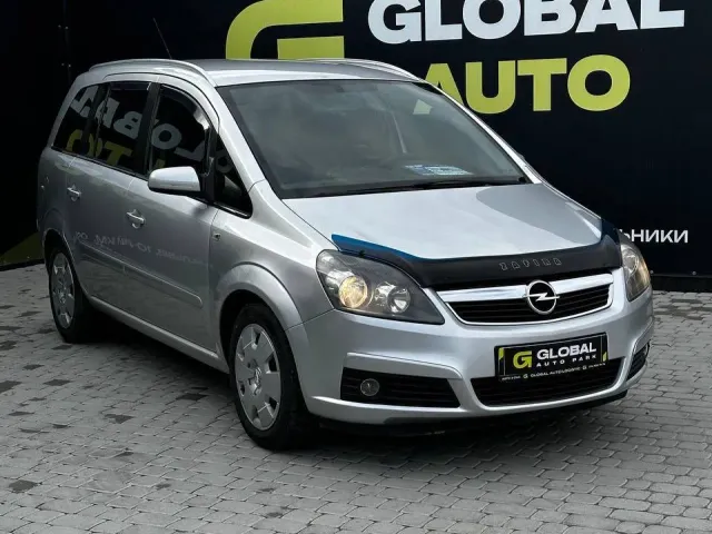 Opel Zafira - фото 2