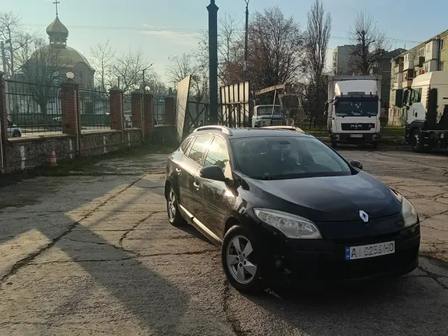 Renault Megane - фото 1