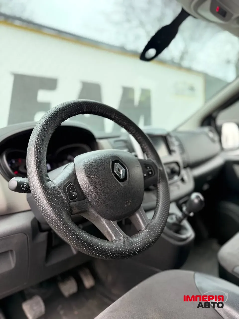 Renault Trafic - фото 17