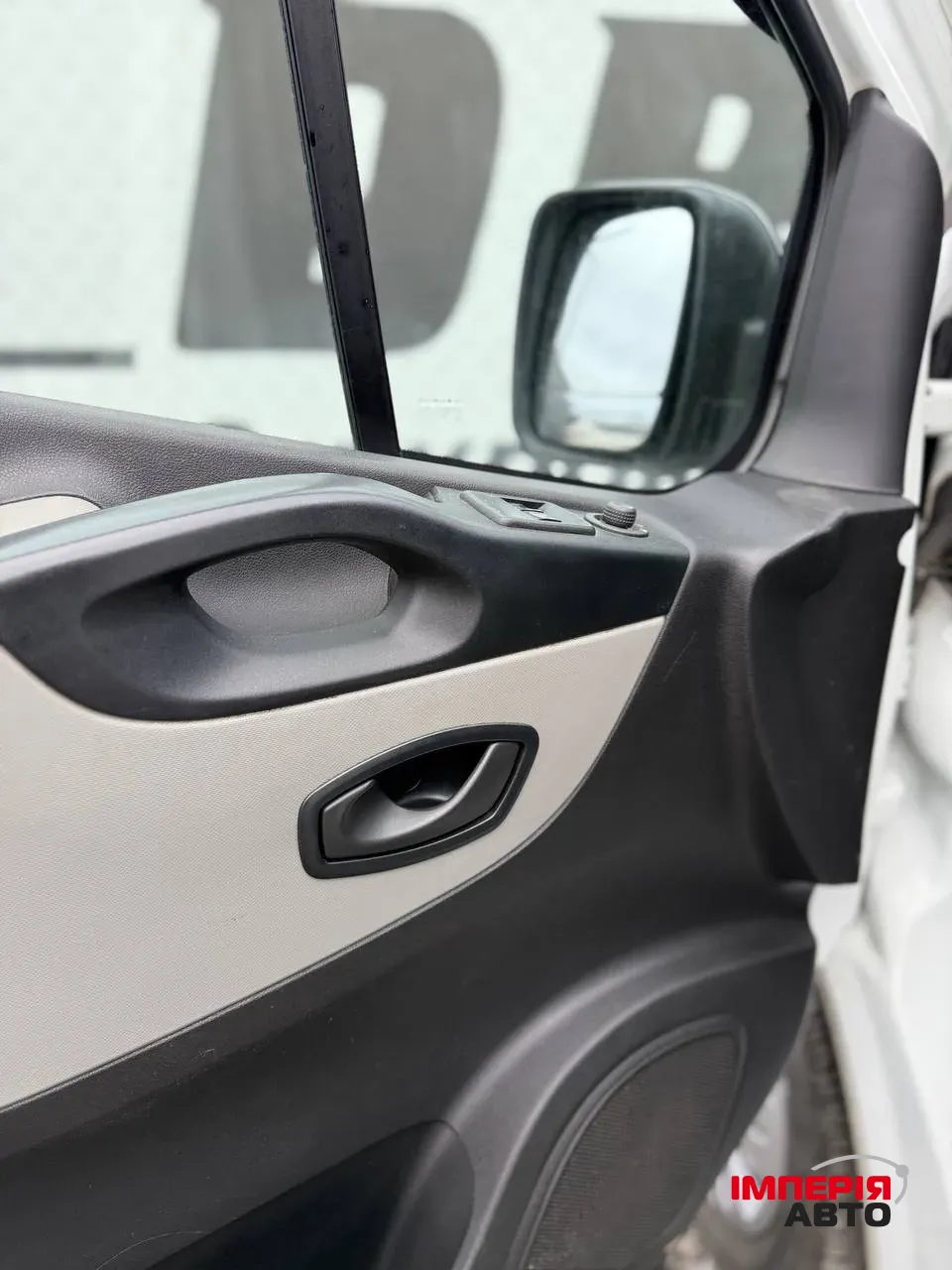 Renault Trafic - фото 18