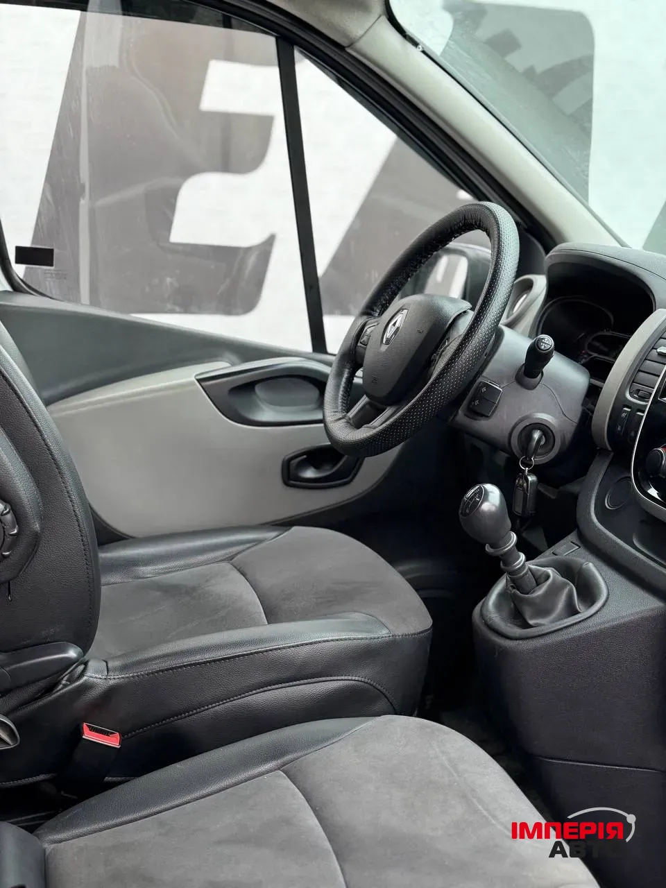 Renault Trafic - фото 12