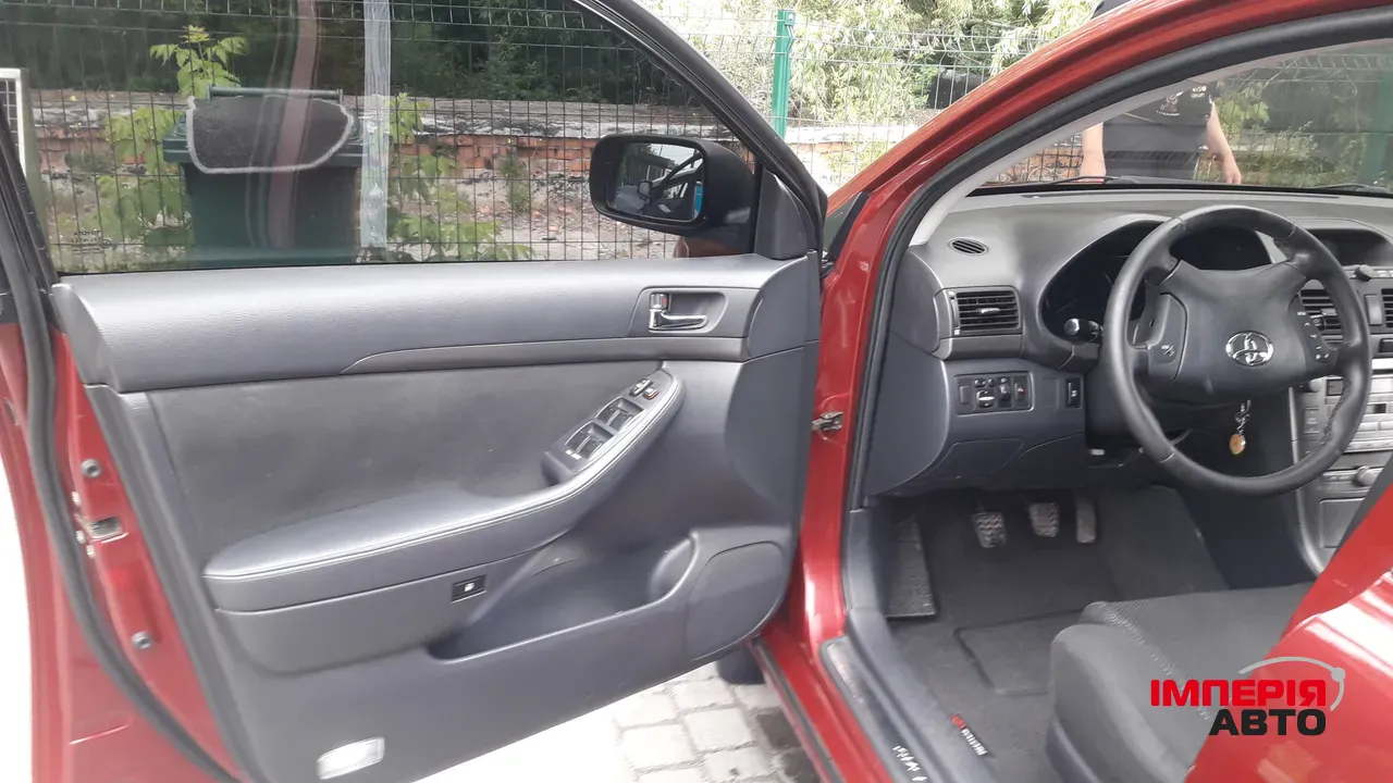 Toyota Avensis - фото 12