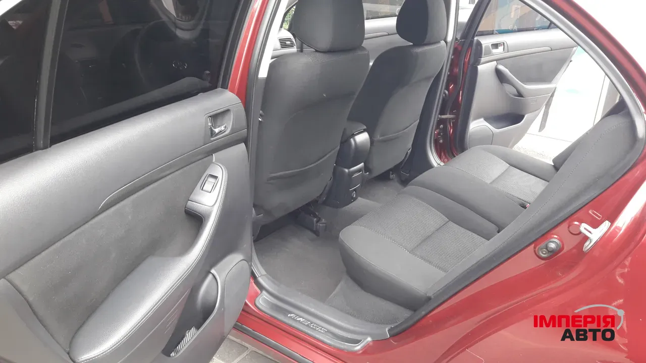 Toyota Avensis - фото 11