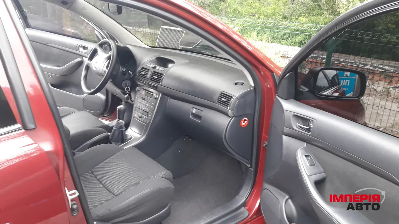 Toyota Avensis - фото 7