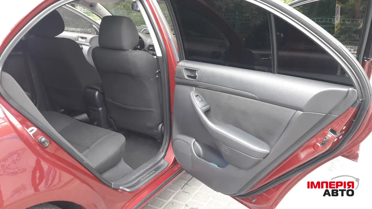 Toyota Avensis - фото 9
