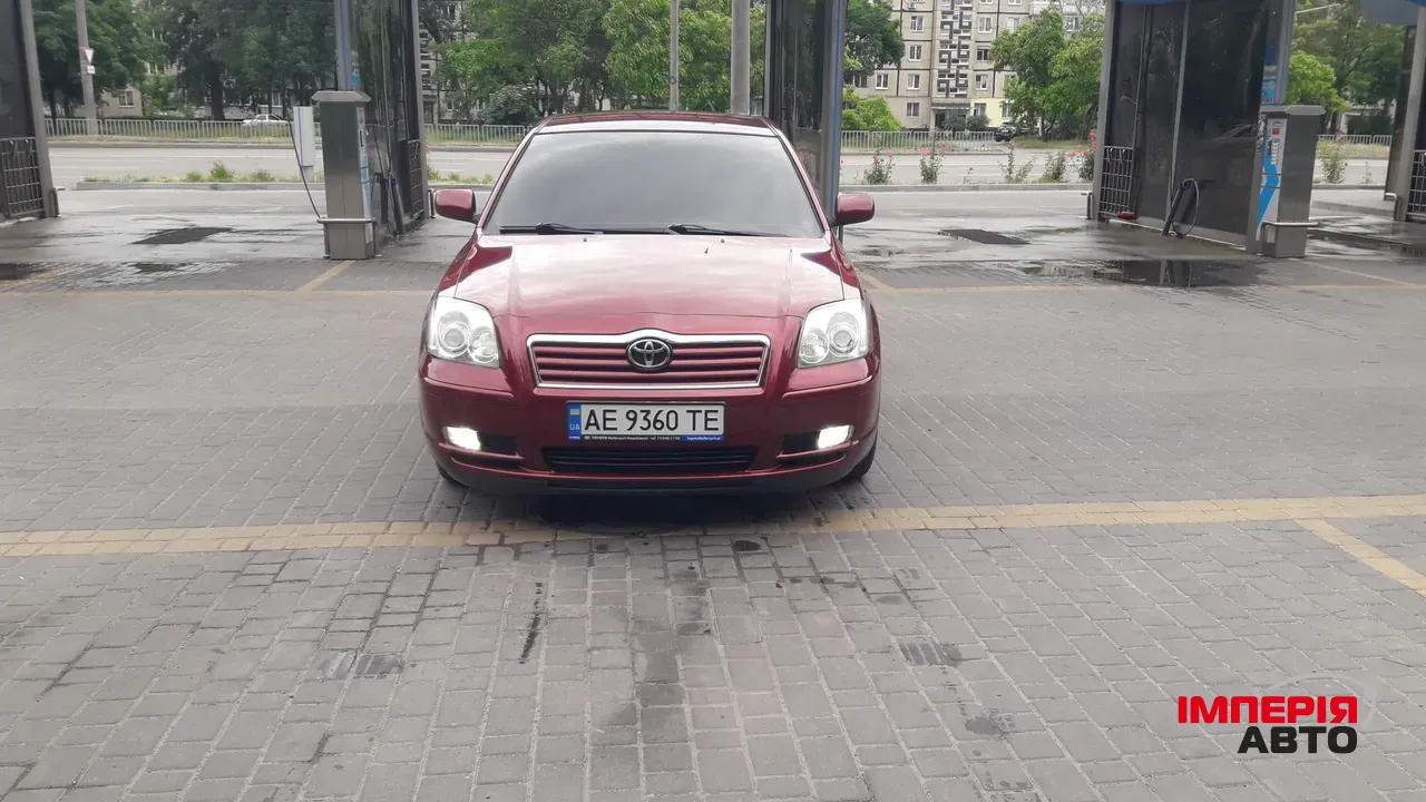 Toyota Avensis - фото 1