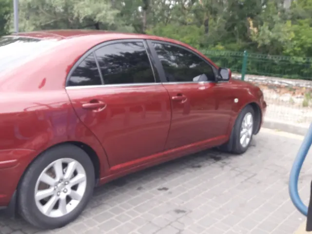 Toyota Avensis - фото 3