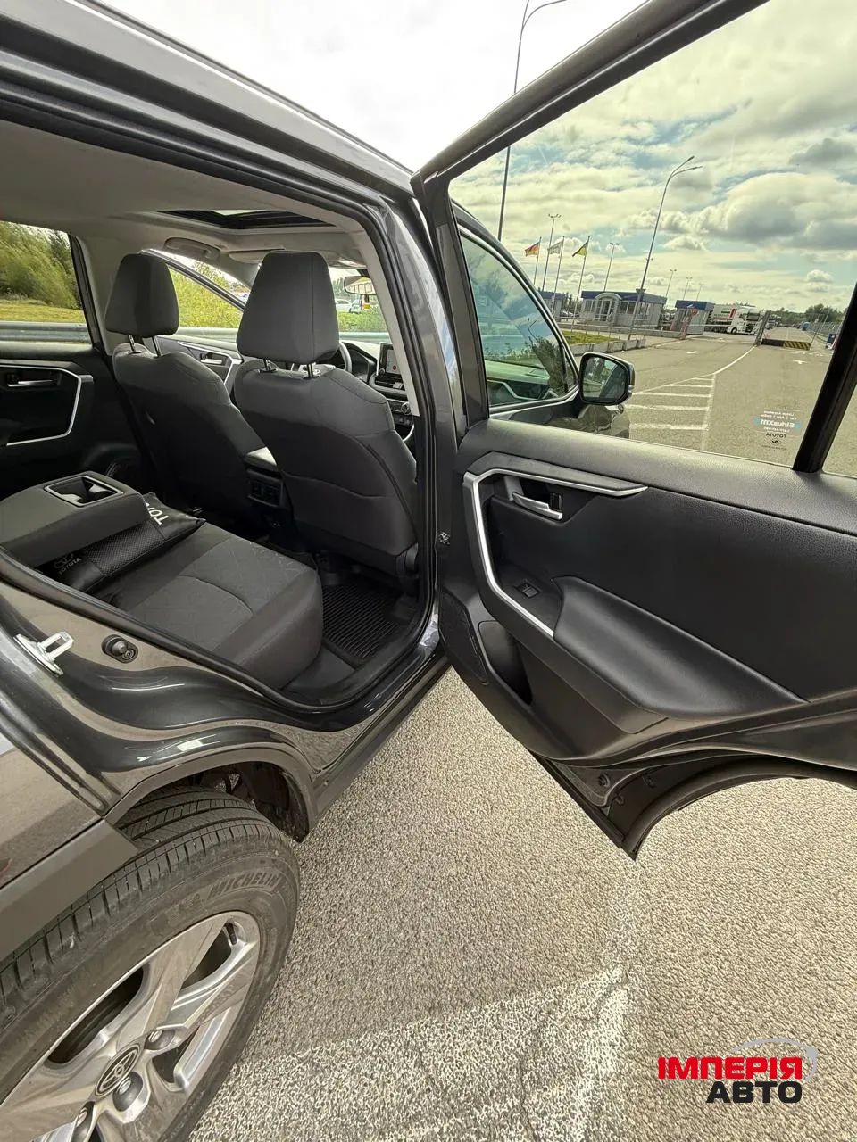 Toyota RAV4 - фото 11