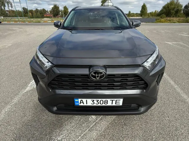 Toyota RAV4 - фото 1