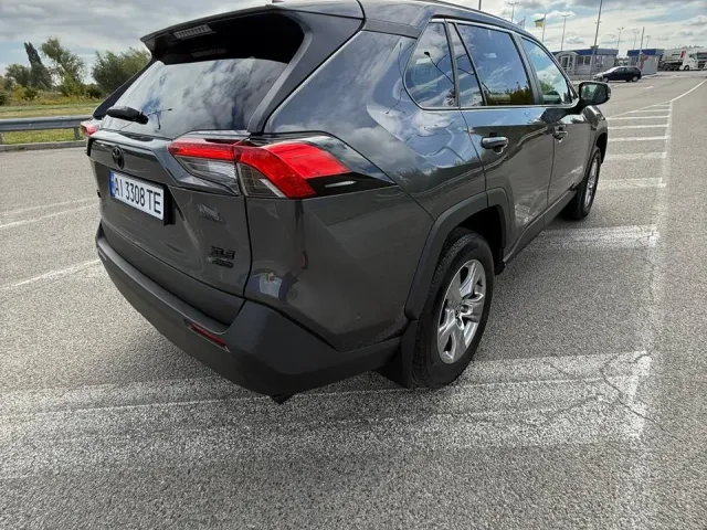 Toyota RAV4 - фото 5