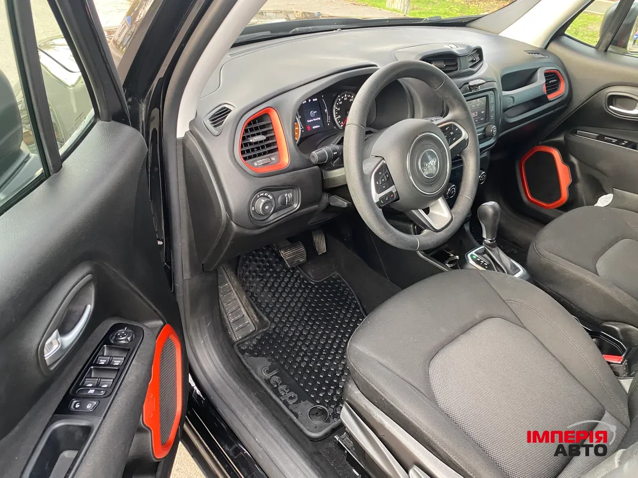 Jeep Renegade - фото 8