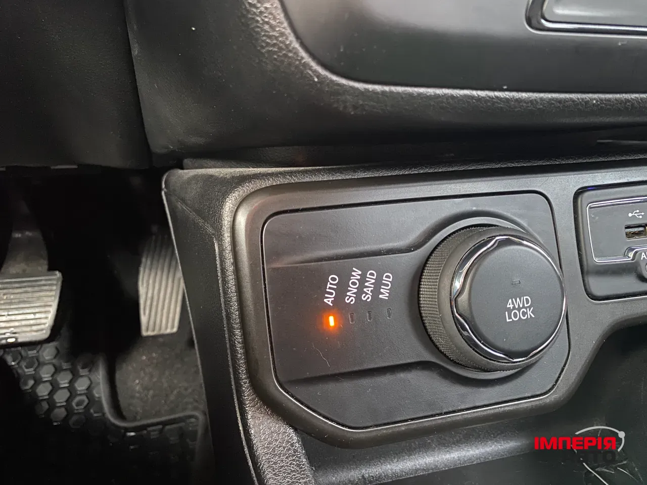 Jeep Renegade - фото 12