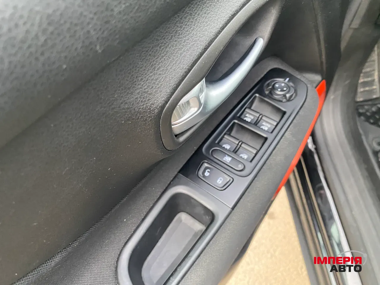 Jeep Renegade - фото 7