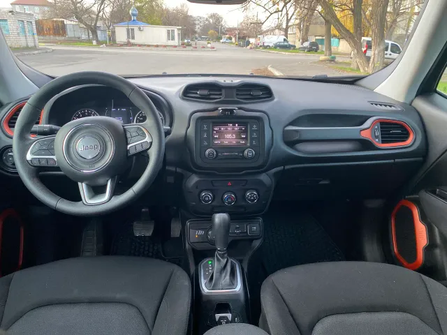Jeep Renegade - фото 3
