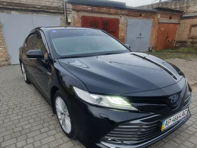 Toyota Camry - фото 3