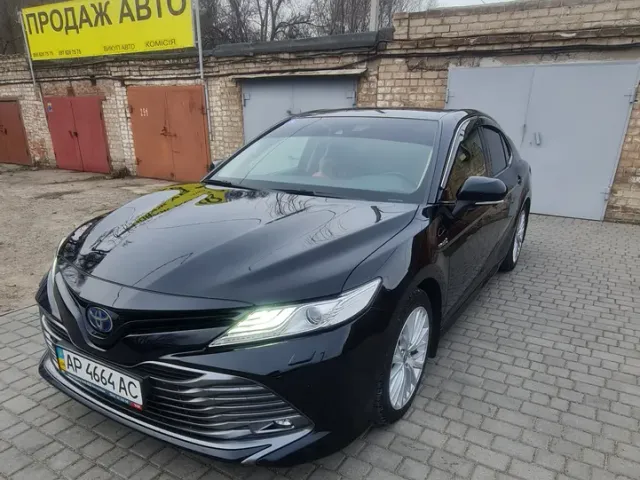 Toyota Camry - фото 2