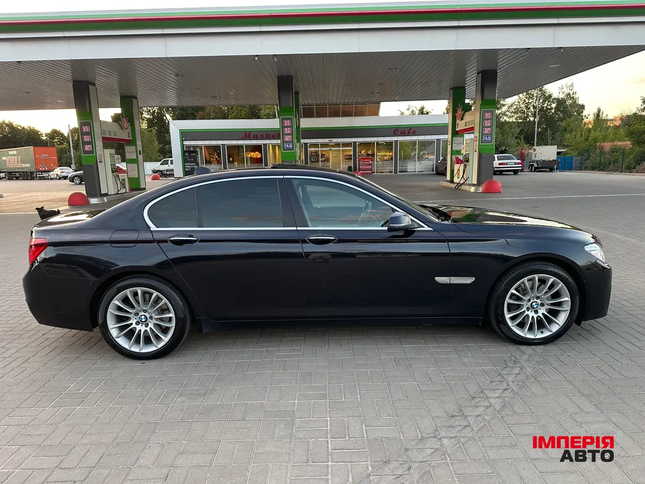 BMW 7 серії - фото 12