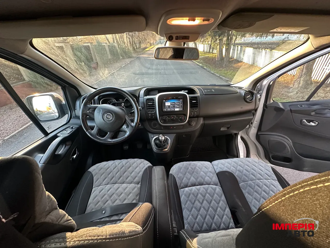 Opel Vivaro - фото 12